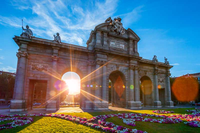 Mudanzas de Valencia a Madrid — Puerta de Alcalá