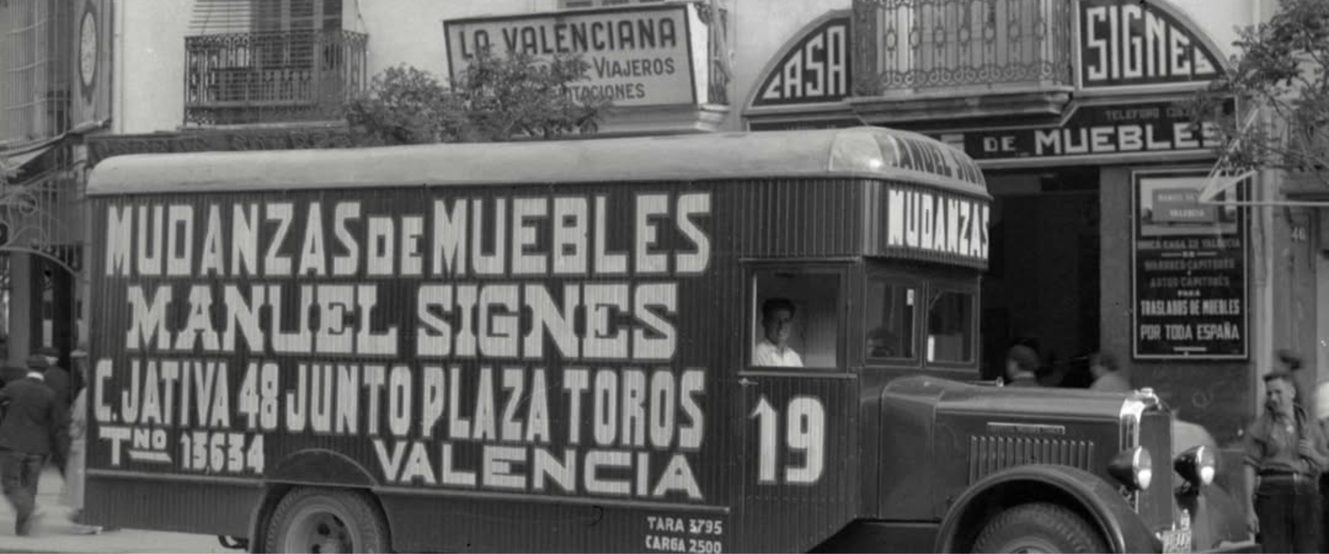 Camión de Mudanzas Signes en la Calle Játiva, Valencia, años 30