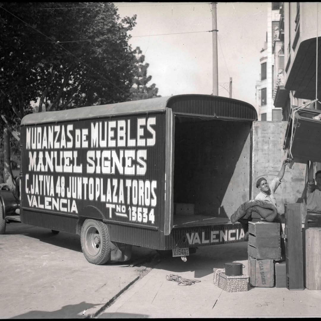 Camión histórico Mudanzas Signes