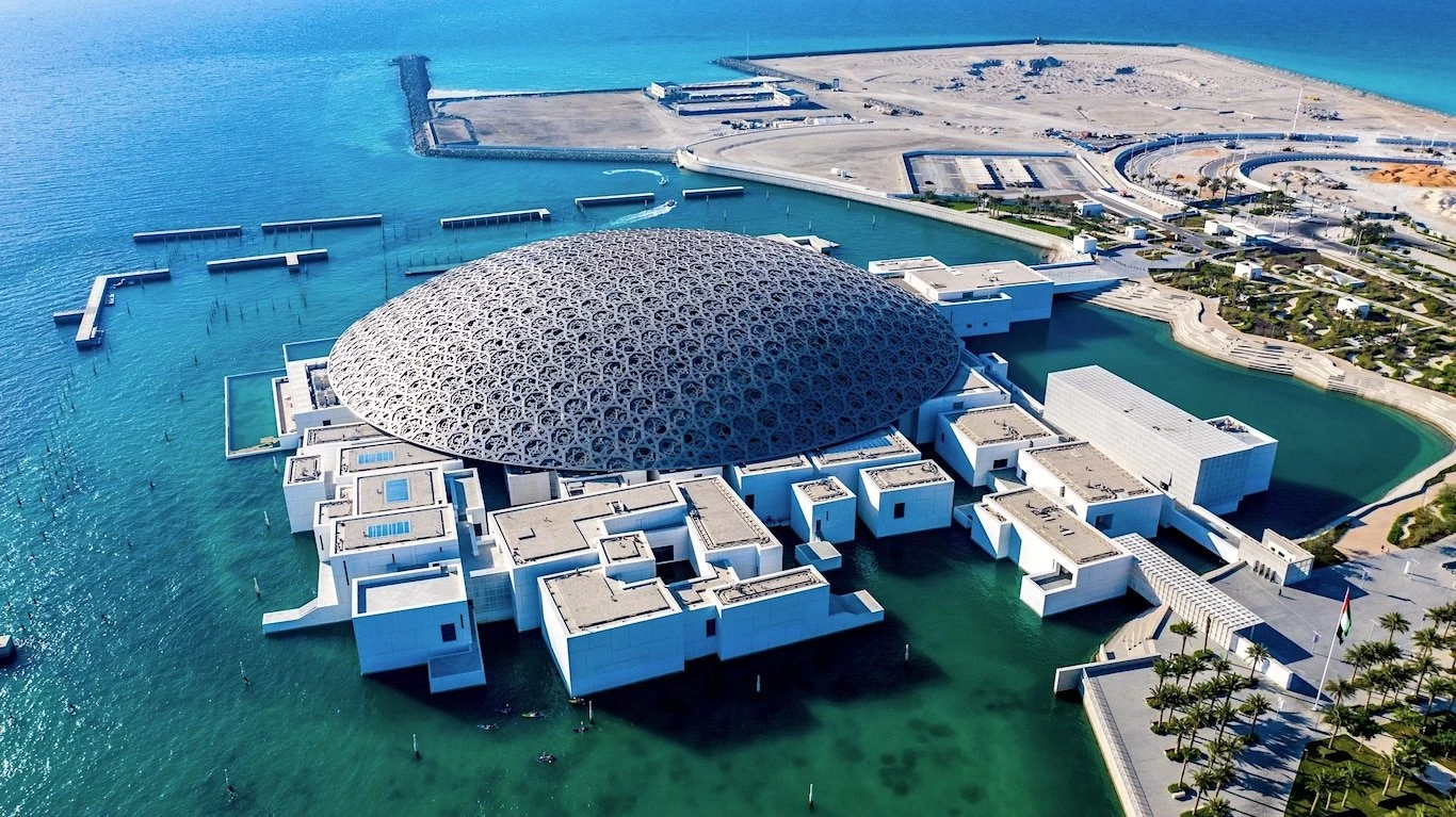 Abu Dabi skyline - destino de mudanzas internacionales desde Valencia con Mudanzas Signes