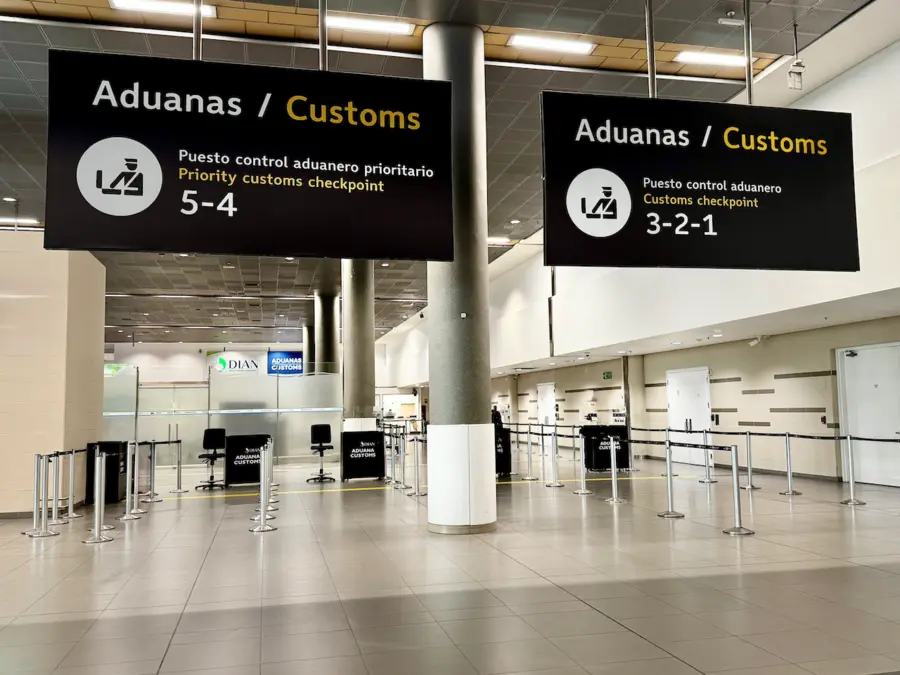 Gestión de aduanas para mudanzas a Colombia - DIAN | Mudanzas Signes